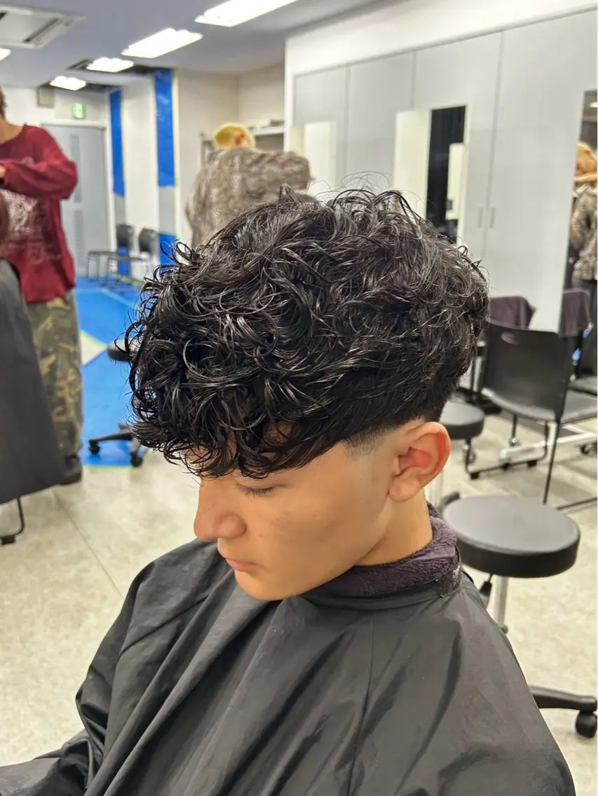ショート パーマ メンズ フェードカット スキンフェード スペインカール カット パーマ メンズパーマカット 達人/涼のヘアスタイル