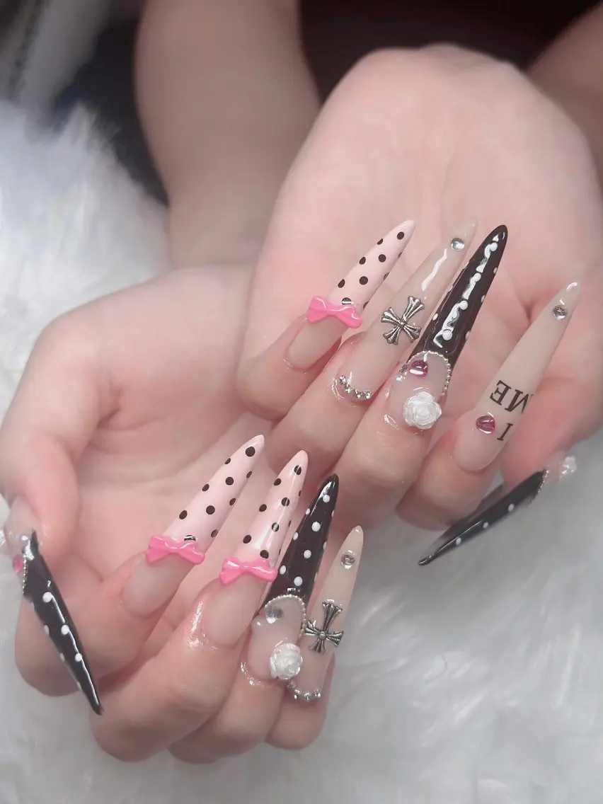 ネイル オーロラネイル フレンチネイル ジェルネイル ハロウィン キラキラネイル ハンドネイル H.baby Nail Salonのネイルデザイン