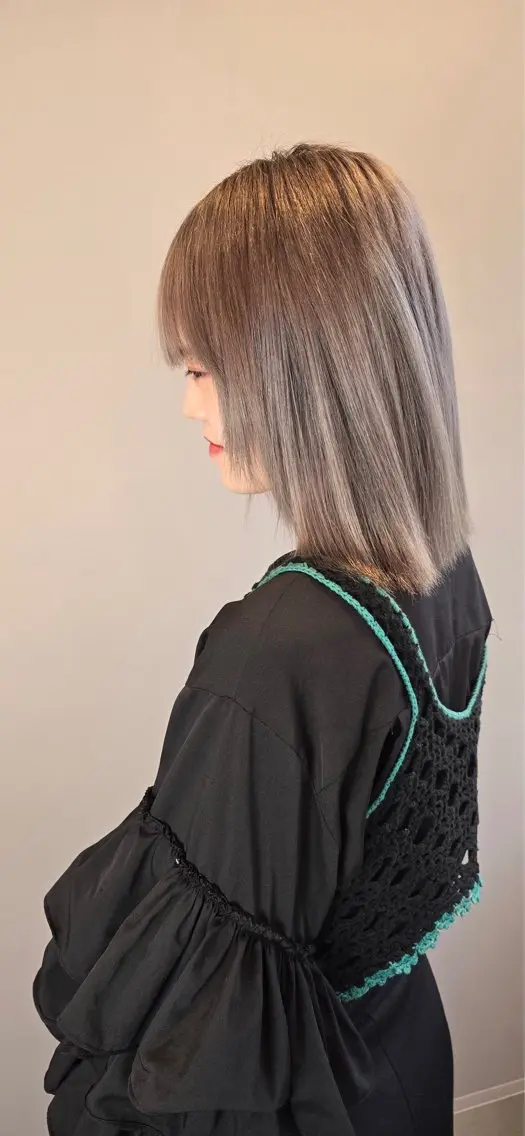 ミディアム カラー ベージュカラー ホワイトベージュ カット ヘアカラー 高品質シールエクステ /艶髪/HIROのヘアスタイル