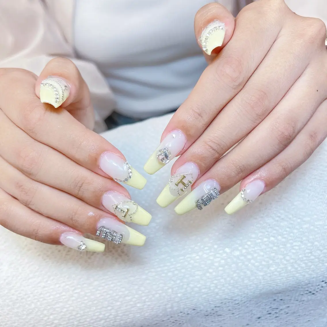 ネイル オーロラネイル クリアネイル フラッシュネイル ジェルネイル グラデーション ZUZU AMEE NAILのネイルデザイン
