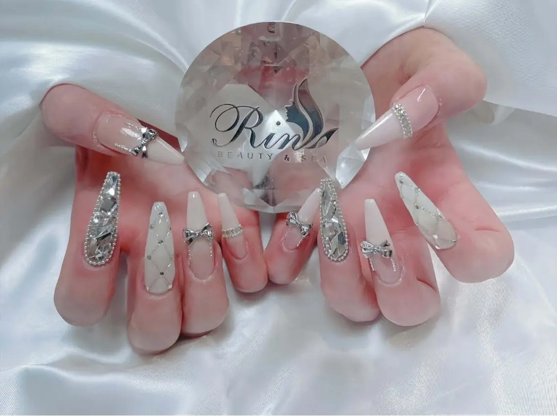 ネイル アートネイル チークネイル ジェルネイル ロングネイル マグネットネイル ハンドネイル Rin Nail 新大久保店のネイルデザイン