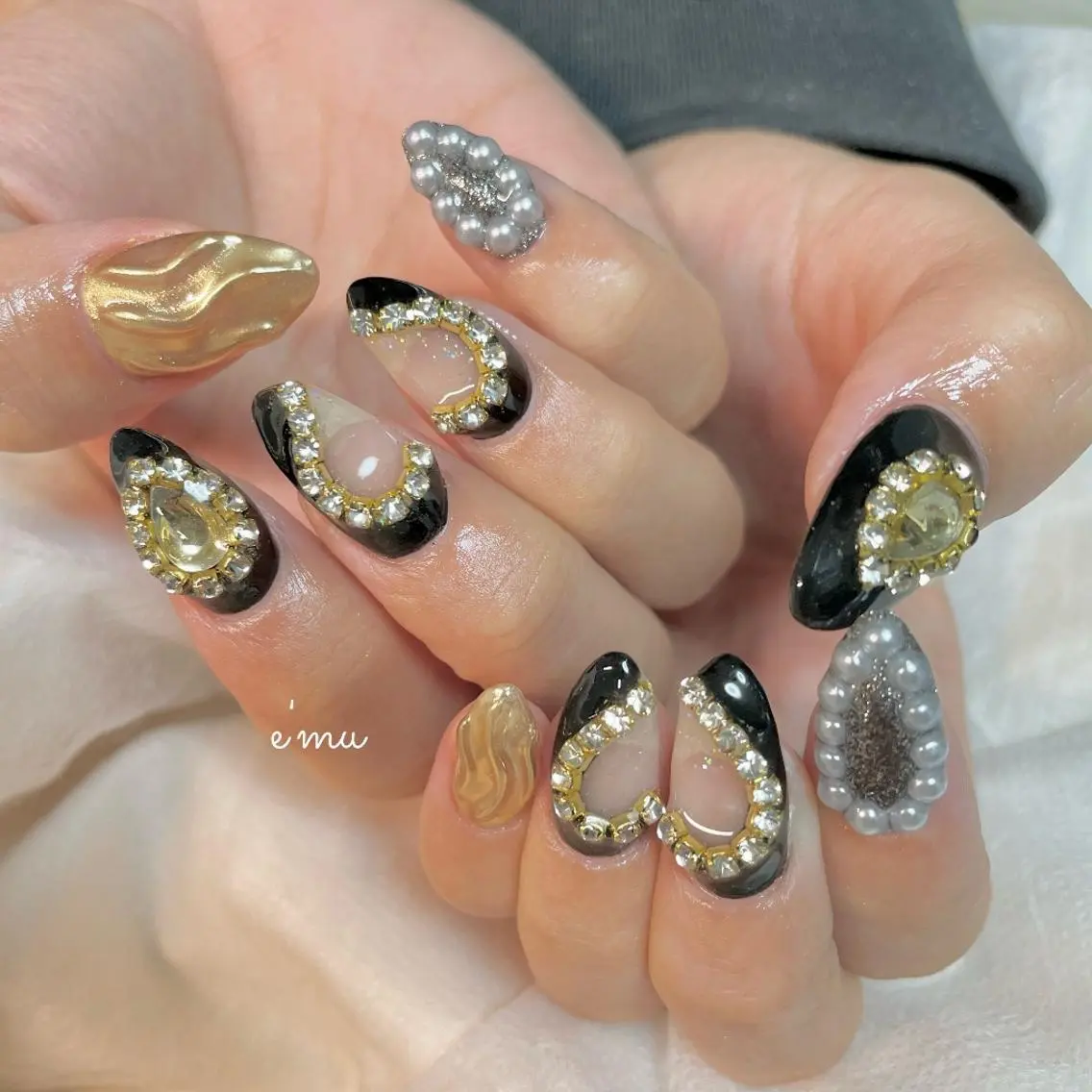 ネイル ハート キラキラネイル 韓国ネイル ミラーネイル nail salon e'mu💐のネイルデザイン