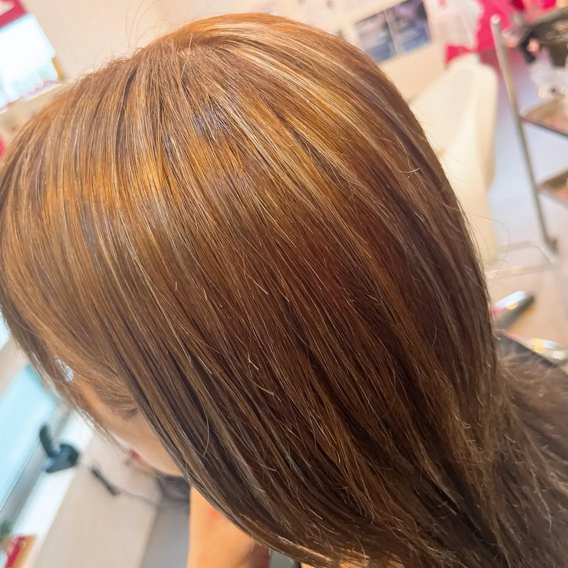 セミロング ハイライト たぢ みずほのヘアスタイル