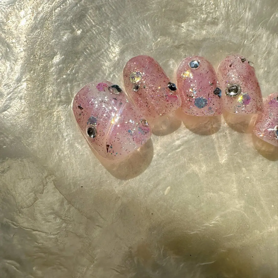 ネイル オーロラネイル クリアネイル 氷ネイル・うるうるネイル 韓国ネイル ラメ(グリッター) 🪞KAPE NAIL 🪞のネイルデザイン