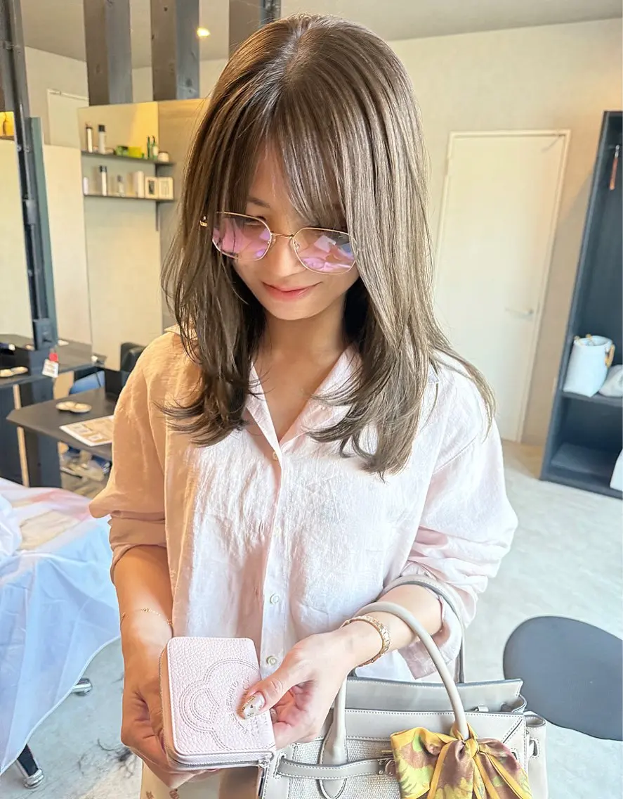 ミディアム カラー ベージュカラー オリーブベージュ カット ヘアカラー 透明カラー/レイヤー misaki °＊のヘアスタイル