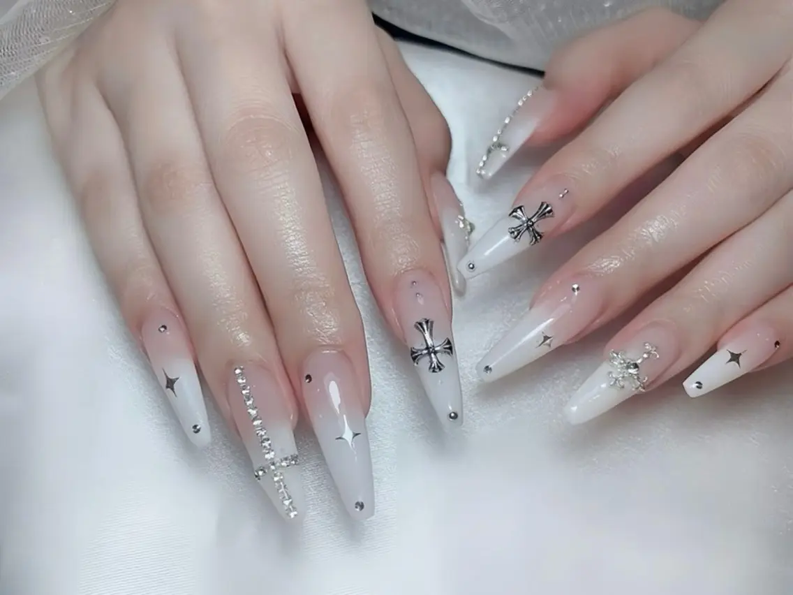 ネイル 韓国ネイル マグネットネイル 持ち込み ニュアンスネイル シンプルネイル ハンドネイル Huyn Nail Shinjyukuのネイルデザイン