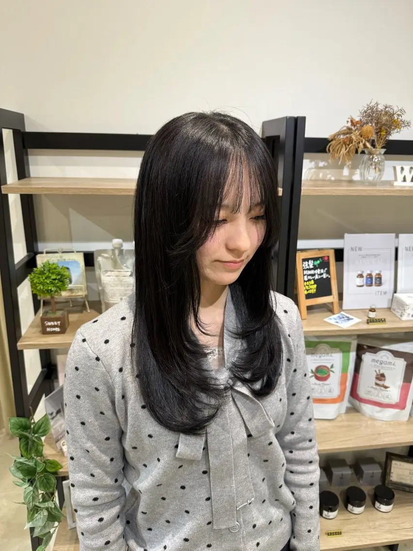 セミロング カラー 島 歩那のヘアスタイル