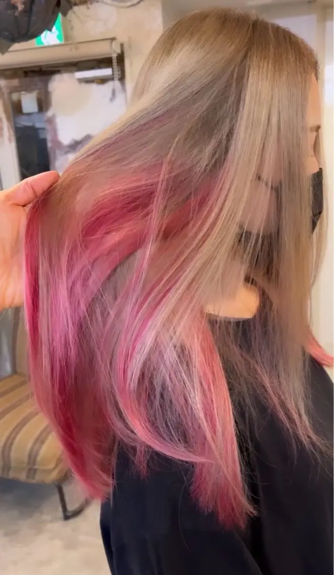 ロング ヘアカラー シモイケ ルアのヘアスタイル