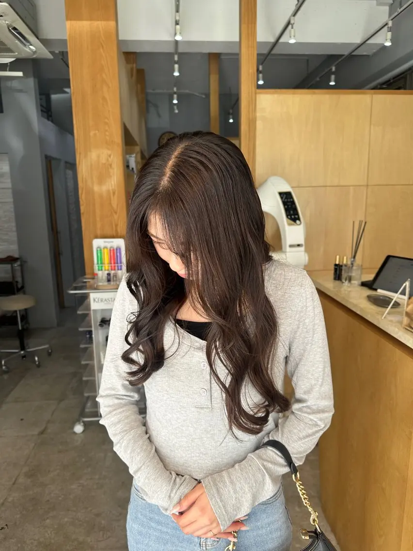 ミディアム miloc MOMOKAのヘアスタイル
