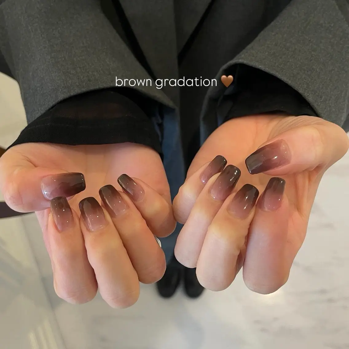 ネイル ブラウン グラデーション シンプルネイル HENECY🎀 Rinのネイルデザイン