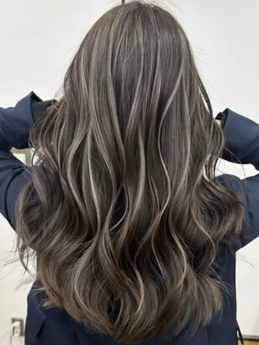 ロング カラー 茄子川 愛心のヘアスタイル