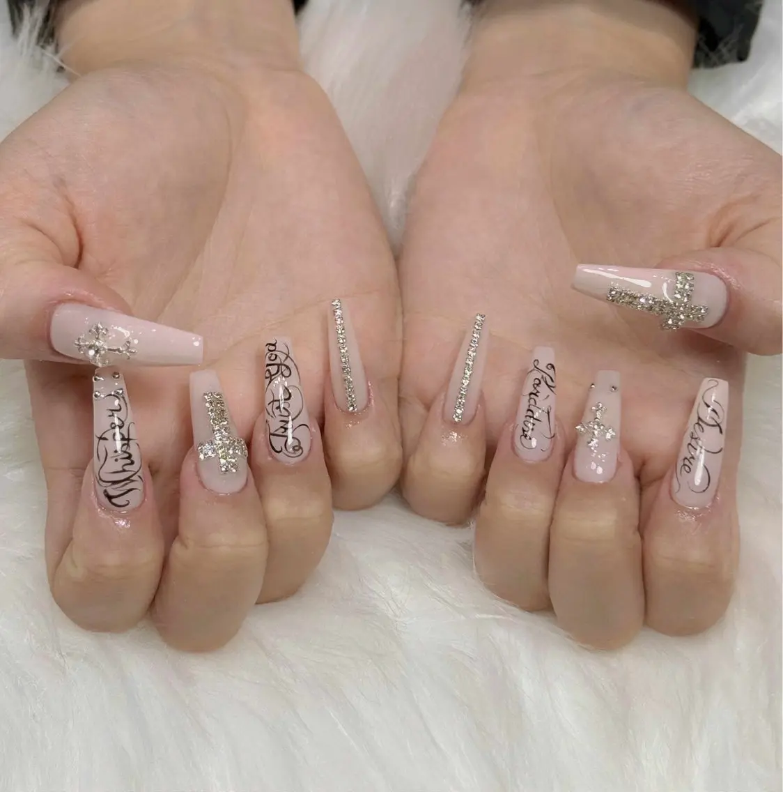 ネイル オーロラネイル チークネイル フットネイル フレンチネイル ジェルネイル ハンドネイル Nichi Nailsのネイルデザイン