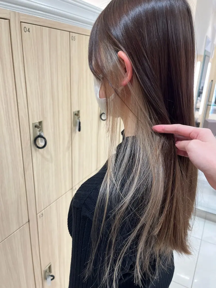 ロング カラー ブリーチ イヤリングカラー ヘアカラー 田中 瑞妃のヘアスタイル