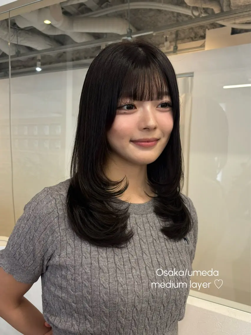 ミディアム カット ヘアカラー レイヤーカット/オリ ーブカラー/アヤのヘアスタイル