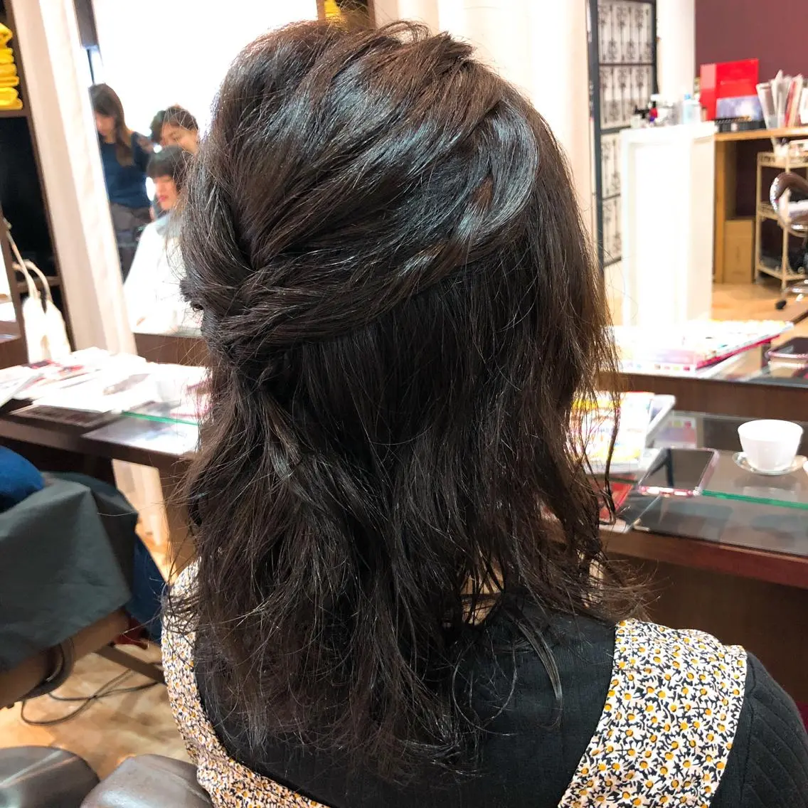 セミロング ヘアアレンジ 反橋 聖のヘアスタイル