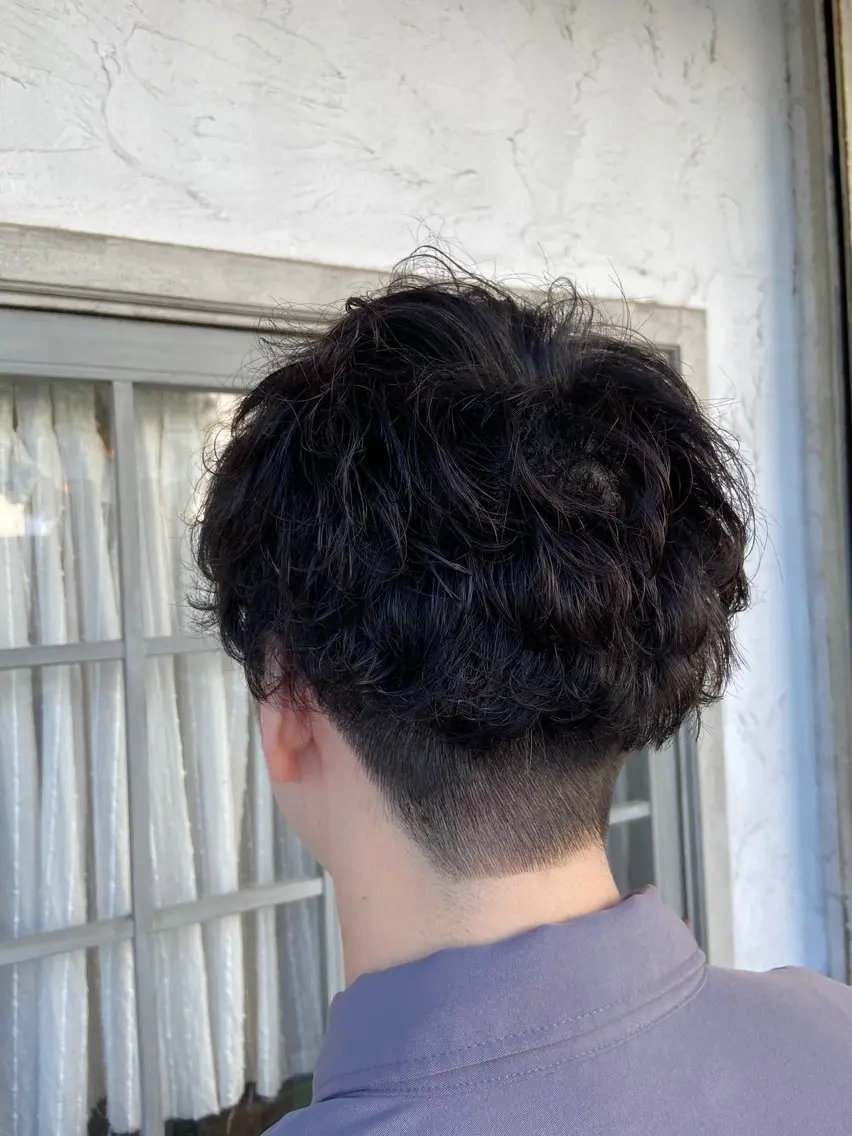 ショート パーマ メンズ ビジネス メンズパーマ ツーブロック アメリラブヘアー 土屋 洋平のヘアスタイル
