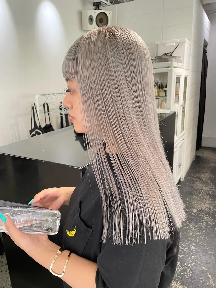 セミロング カラー ヘアアレンジ ブリーチ シルバー ホワイトシルバー カット ヘアカラー トリートメント 艶ハイトーン/ヘア アレンジAYAKAのヘアスタイル
