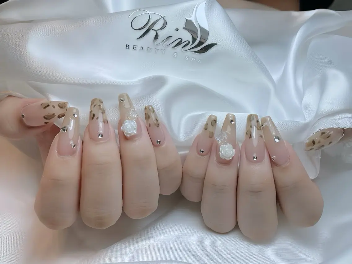 ネイル チークネイル 桜ネイル フレンチネイル ジェルネイル ガラスフレンチ ハンドネイル Rin Nail 新大久保店のネイルデザイン