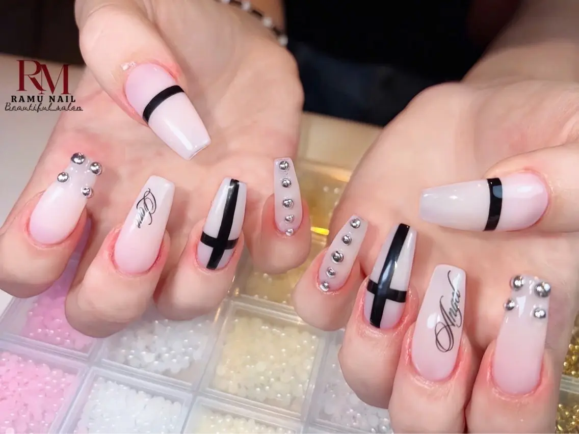 ネイル キラキラネイル マグネットネイル ミラーネイル ピンク 夏ネイル ハンドネイル RAMU Nail 恵比寿店のネイルデザイン
