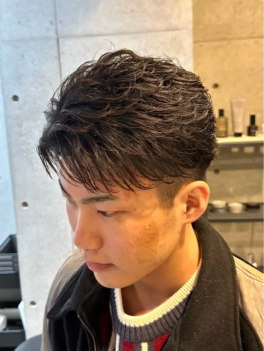 パーマ メンズ フェザーパーマ メンズハイライト メンズハイトーン メンズメッシュ マッシュ 梅田中崎町メンズ 美容師ユースケのヘアスタイル
