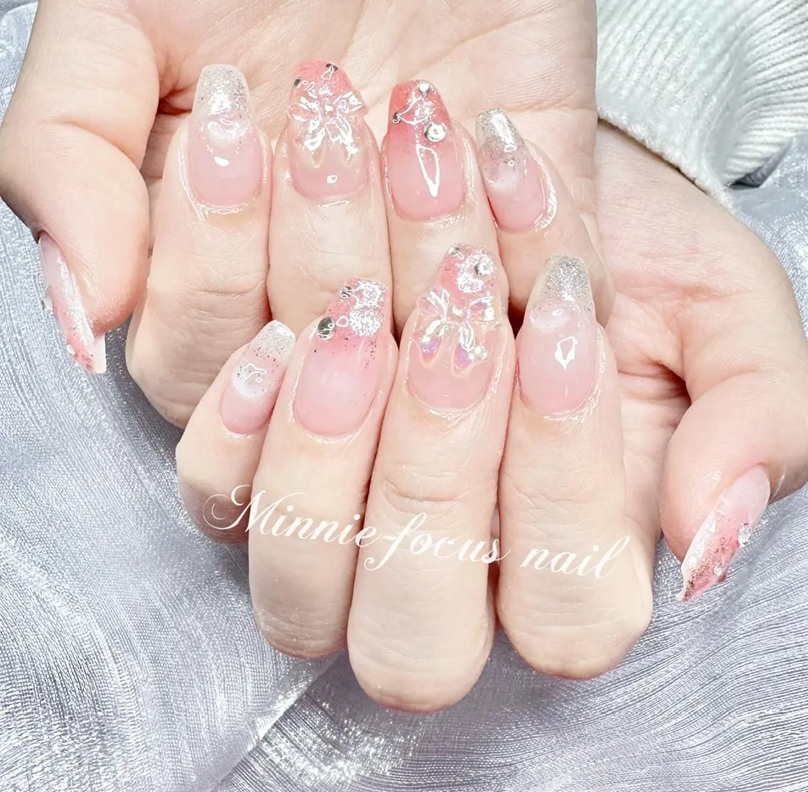 ネイル グラデーション キラキラネイル 韓国ネイル ラメ(グリッター) ラメグラデーション ハンドネイル 🧸Luvia nail✨のネイルデザイン
