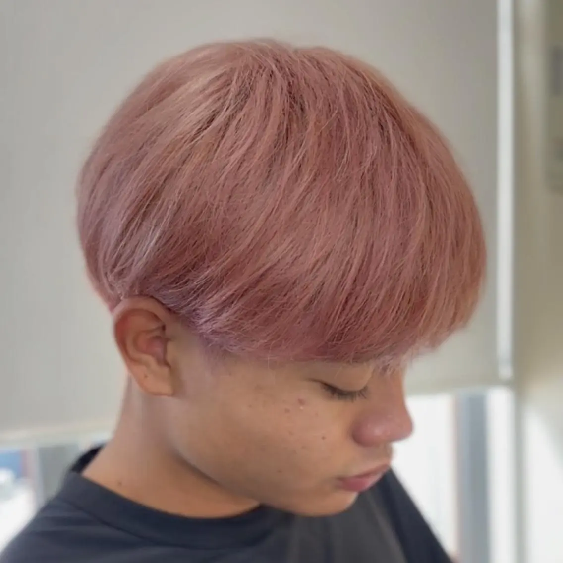 メンズ スタッフ1 アシスタントのヘアスタイル