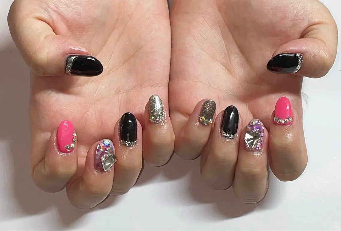 ネイル ハート ストーンネイル ハンドネイル VIERU 🌈🎀💖のネイルデザイン