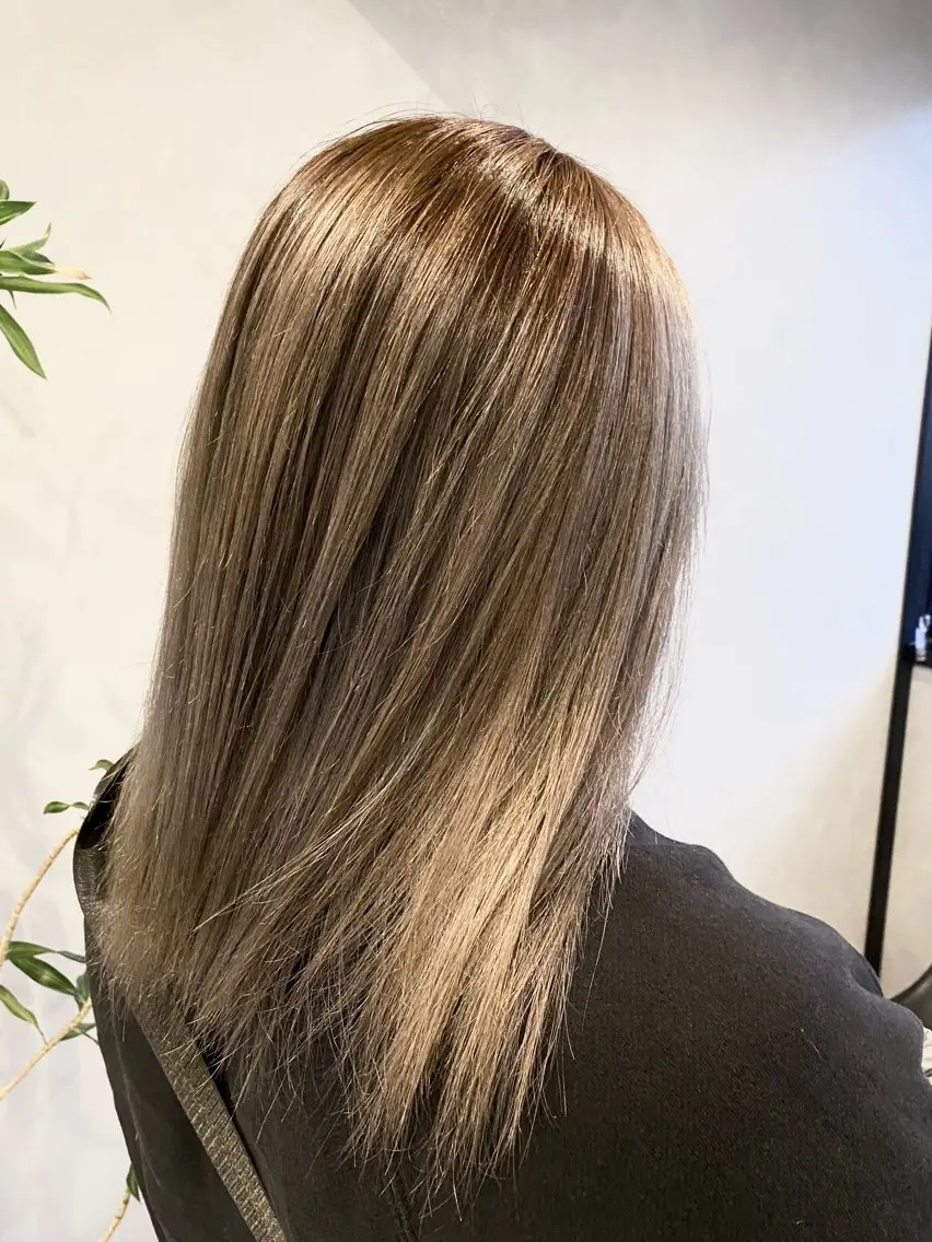 カラー 白井 音羽のヘアスタイル