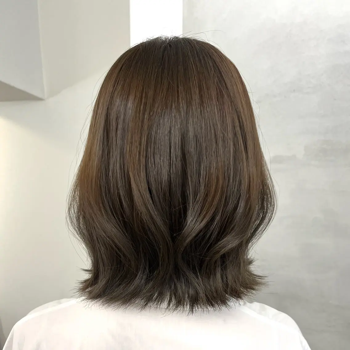 ミディアム カラー ベージュカラー 透明感カラー オリーブベージュ カット ヘアカラー suzu invitationのヘアスタイル