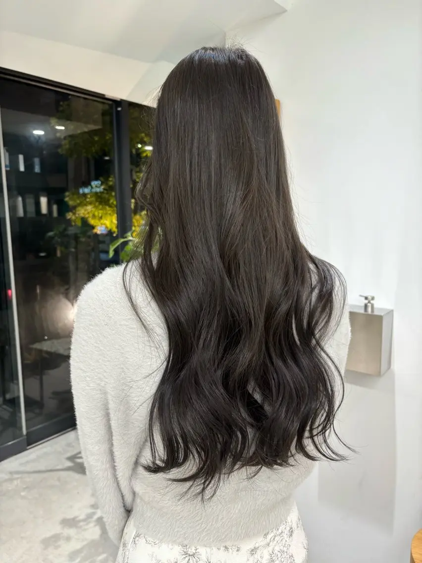 カラー 透明感カラー グレージュ なのは\透け感カラー \レイヤーカットのヘアスタイル