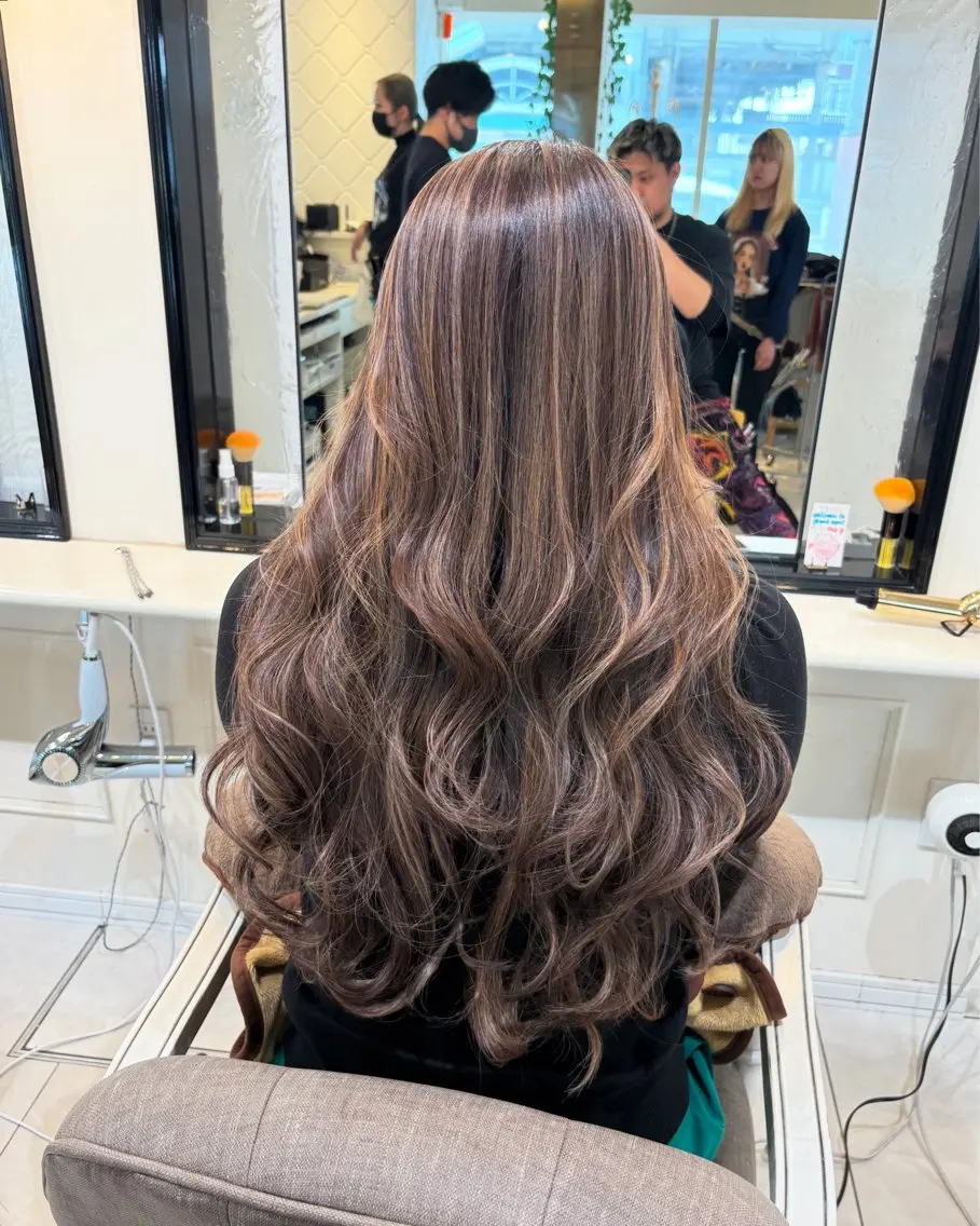 ロング カラー カット ヘアカラー トリートメント 濱田輝レイヤー 韓国風 ハイトーンのヘアスタイル
