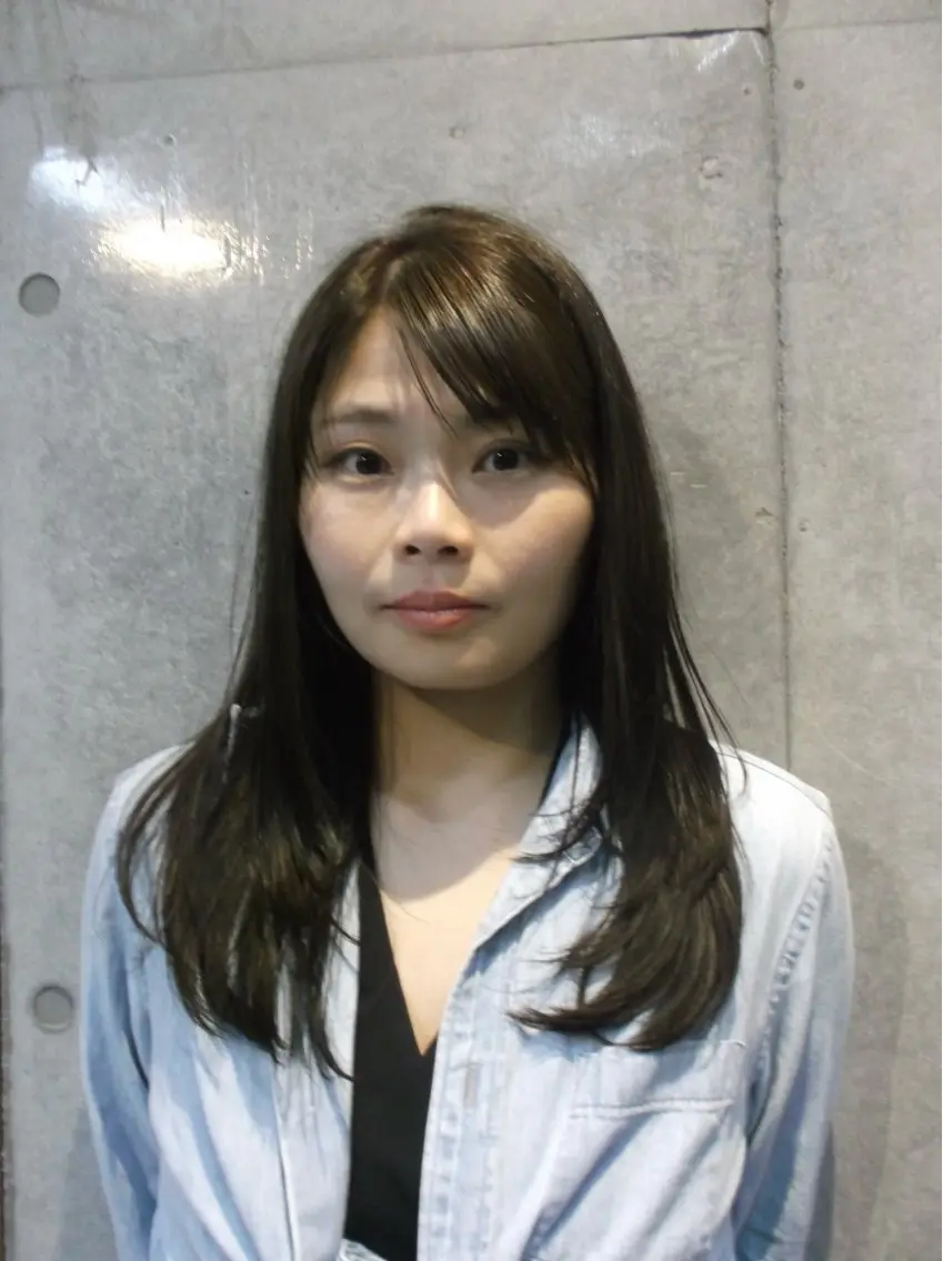 カラー カネコ リナのヘアスタイル