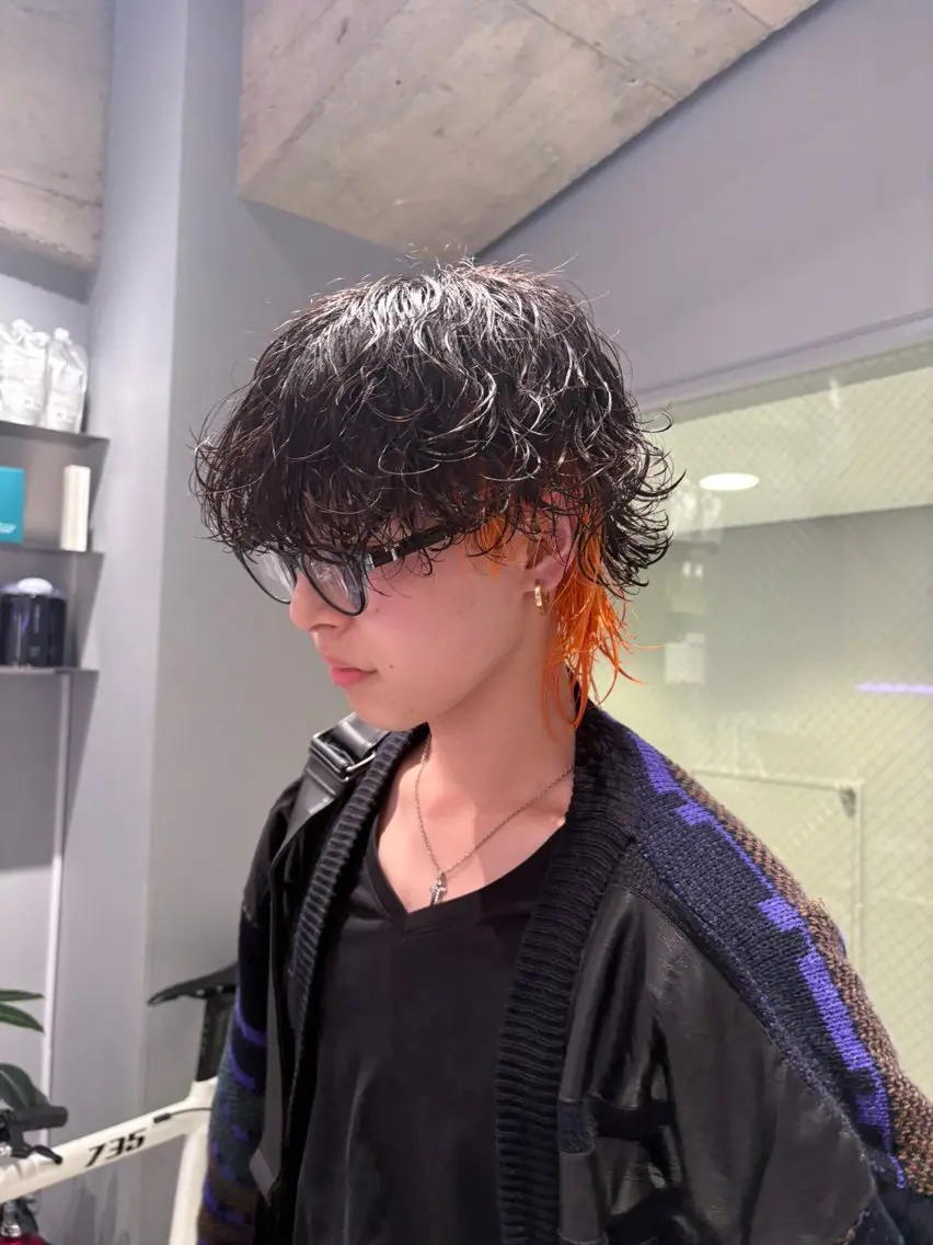 ミディアム カラー パーマ メンズ オレンジ カット ヘアカラー トリートメント NANA🦖 ハイトーンデザインのヘアスタイル
