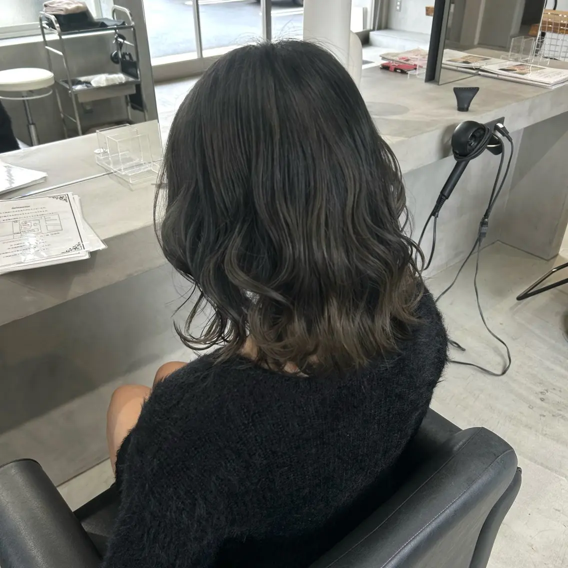 ミディアム Something MOMOKAのヘアスタイル