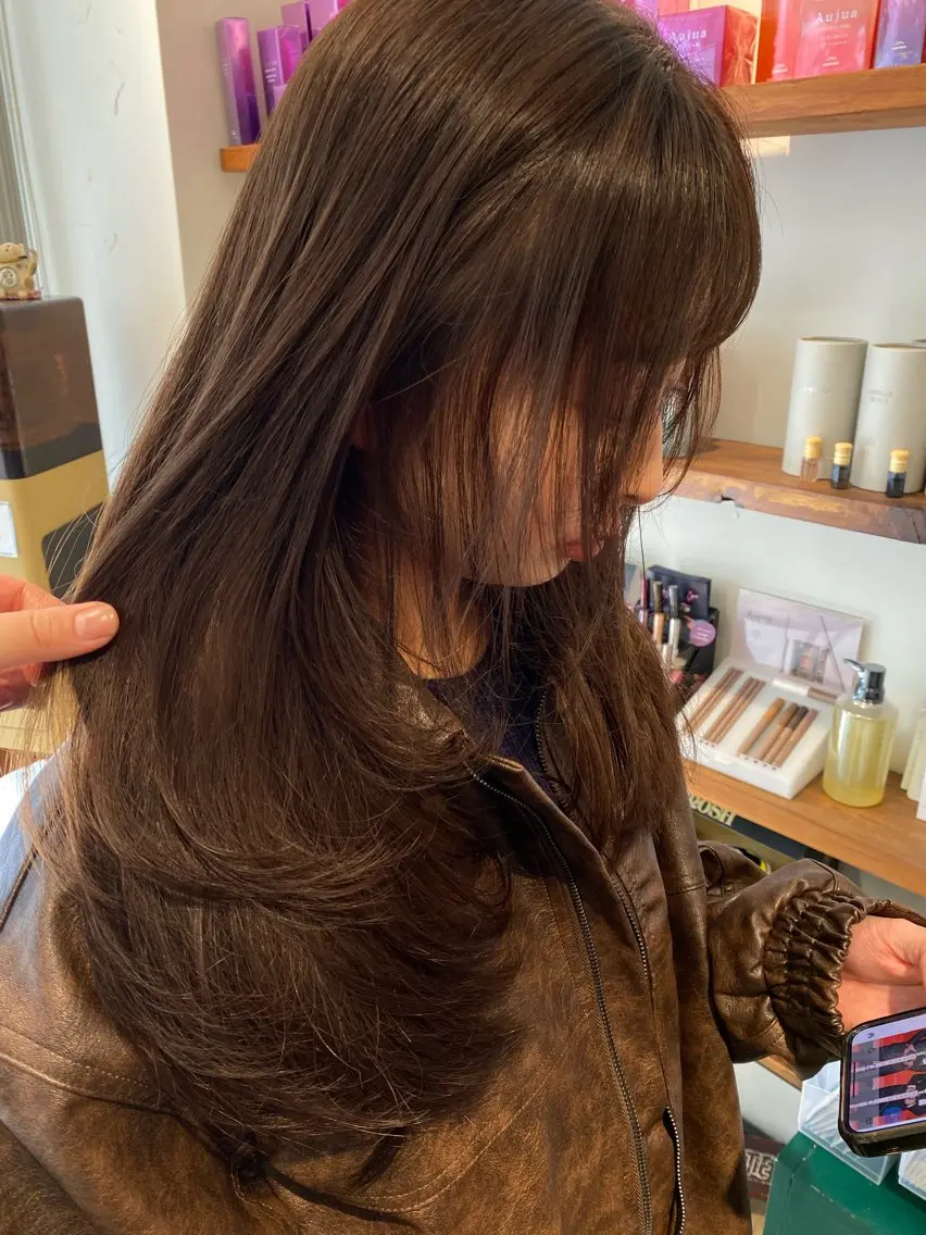 ロング カラー カット ヘアカラー ナチュラルヘア🫧 ナナミのヘアスタイル