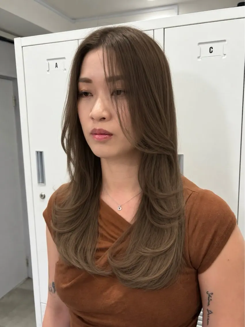 ロング レイヤーカット 🎀HIKARI🎀 ハイトーン➕レイヤーのヘアスタイル