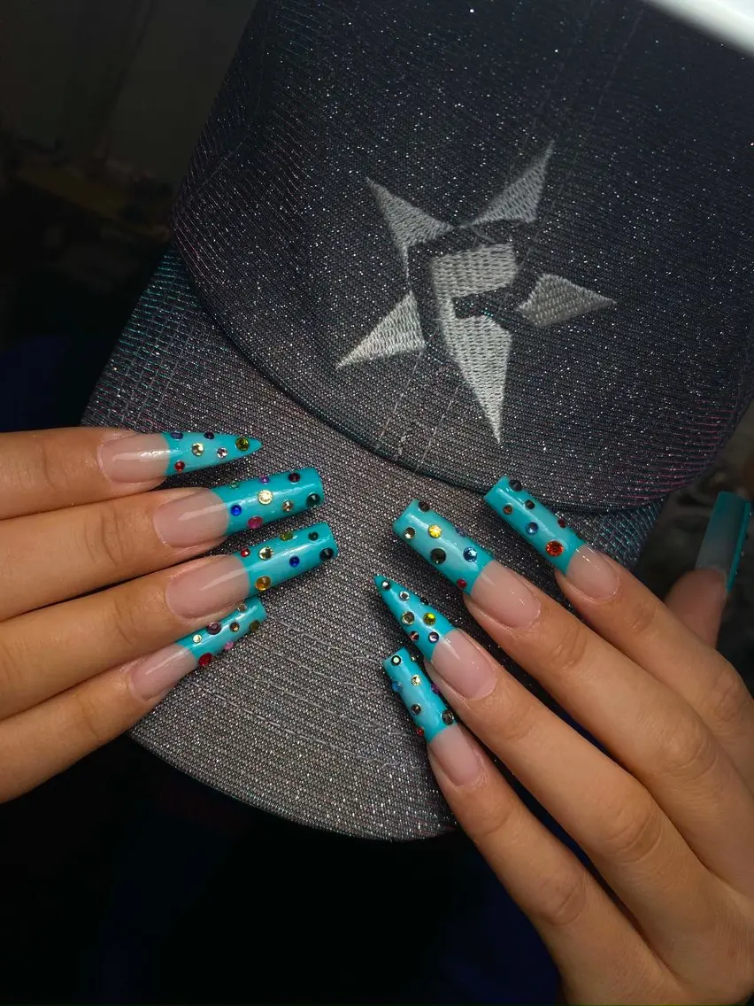 ネイル 長さ出し ガーリー キラキラネイル 韓国ネイル 水色 ハンドネイル ICE Nailsのネイルデザイン