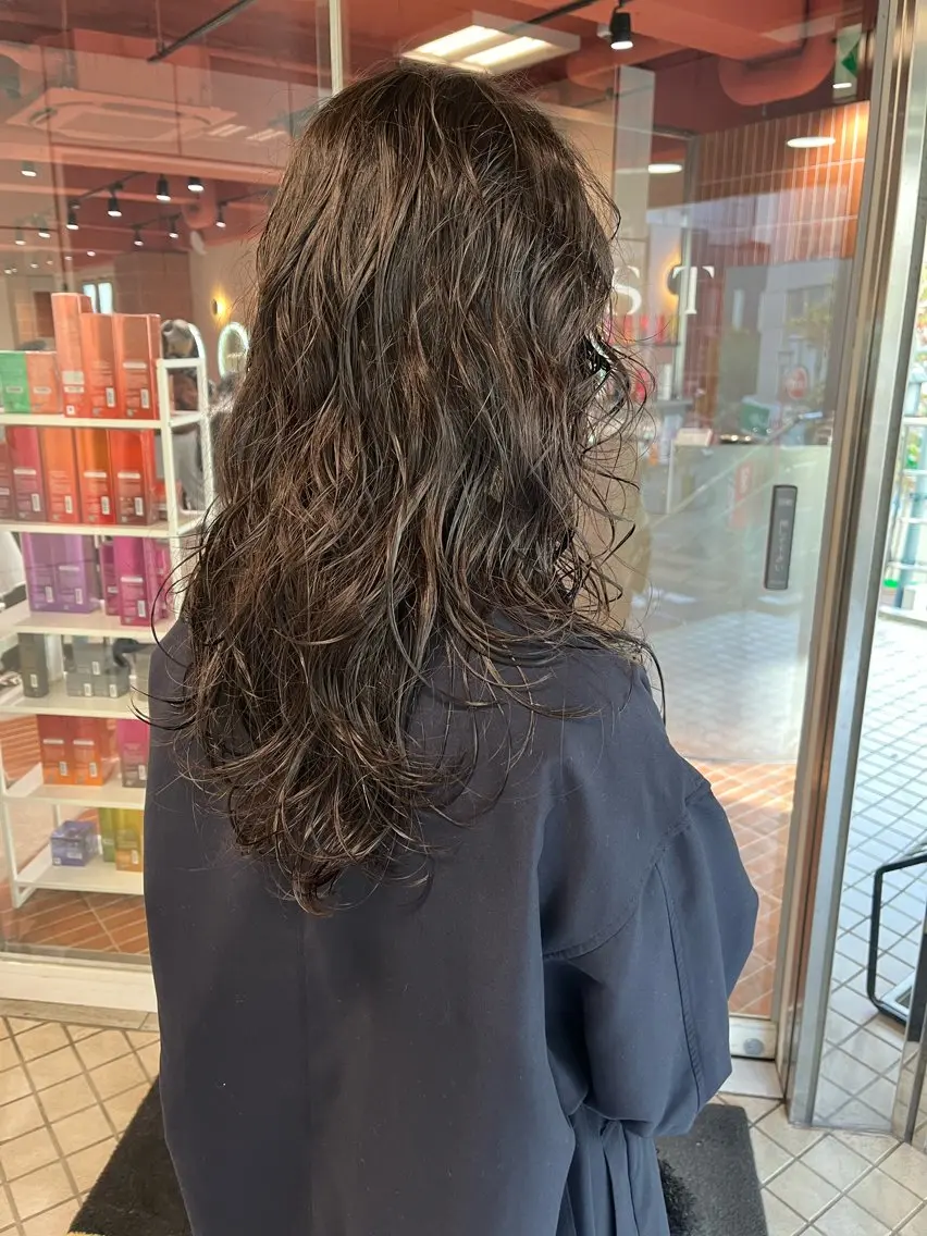 ロング パーマ レイヤーカット カット パーマ カットパーマ 🌀あさみのヘアスタイル