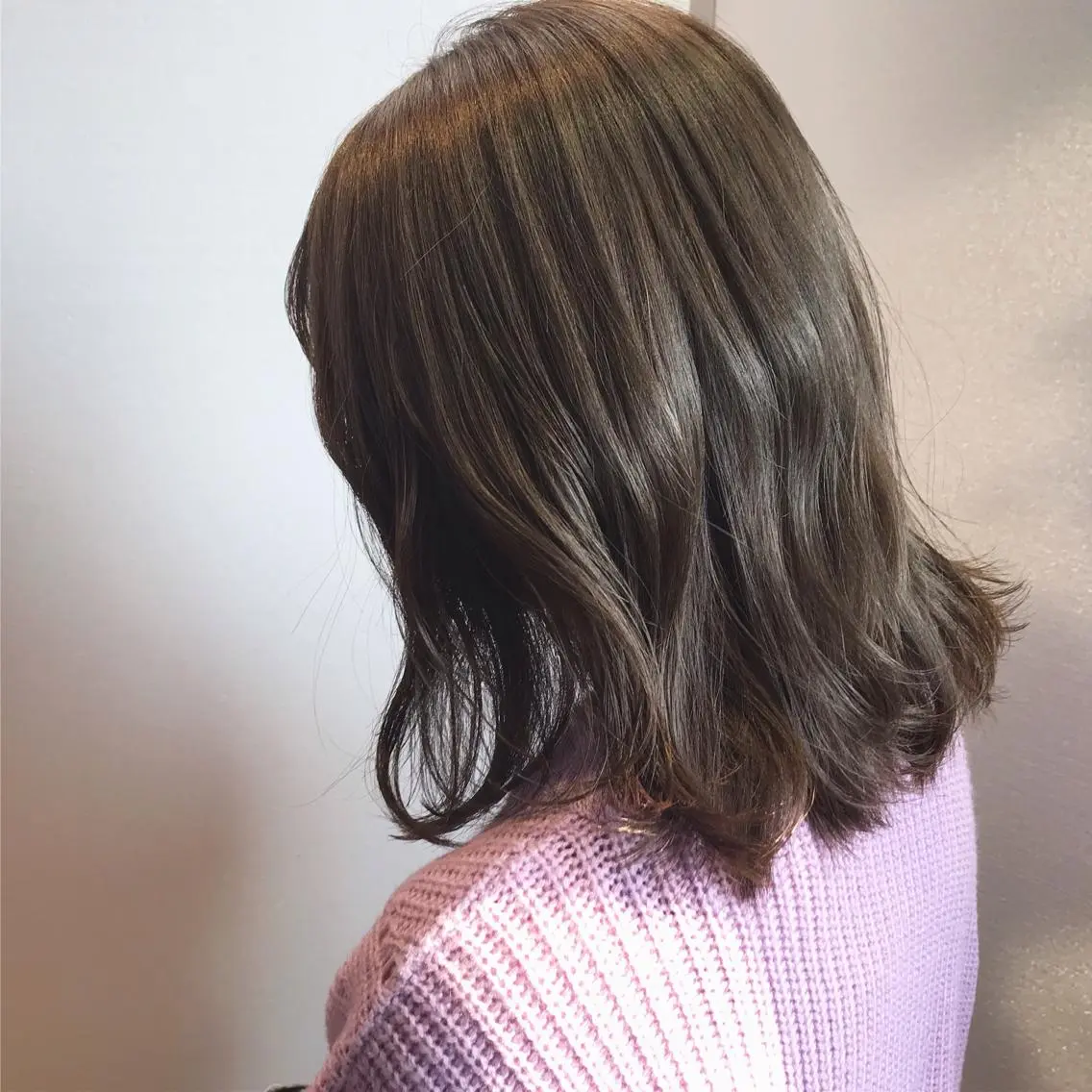 ミディアム カラー ベージュカラー 透明感カラー ミルクティーベージュ 【Uneユヌ】菊地 春那のヘアスタイル