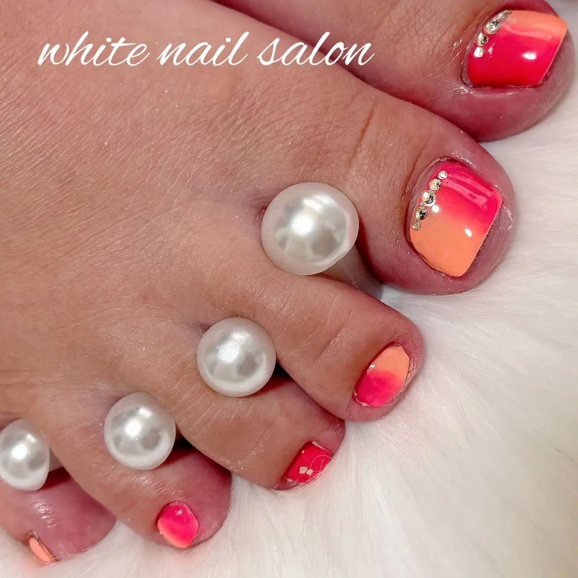 ネイル フットネイル ラメ(グリッター) フットネイル white nail salonのネイルデザイン