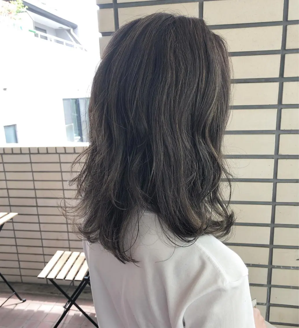 セミロング カラー 透明感カラー ハイライトカラー ハイライト ヘアカラー 🤍2nd🤍田所 美希のヘアスタイル