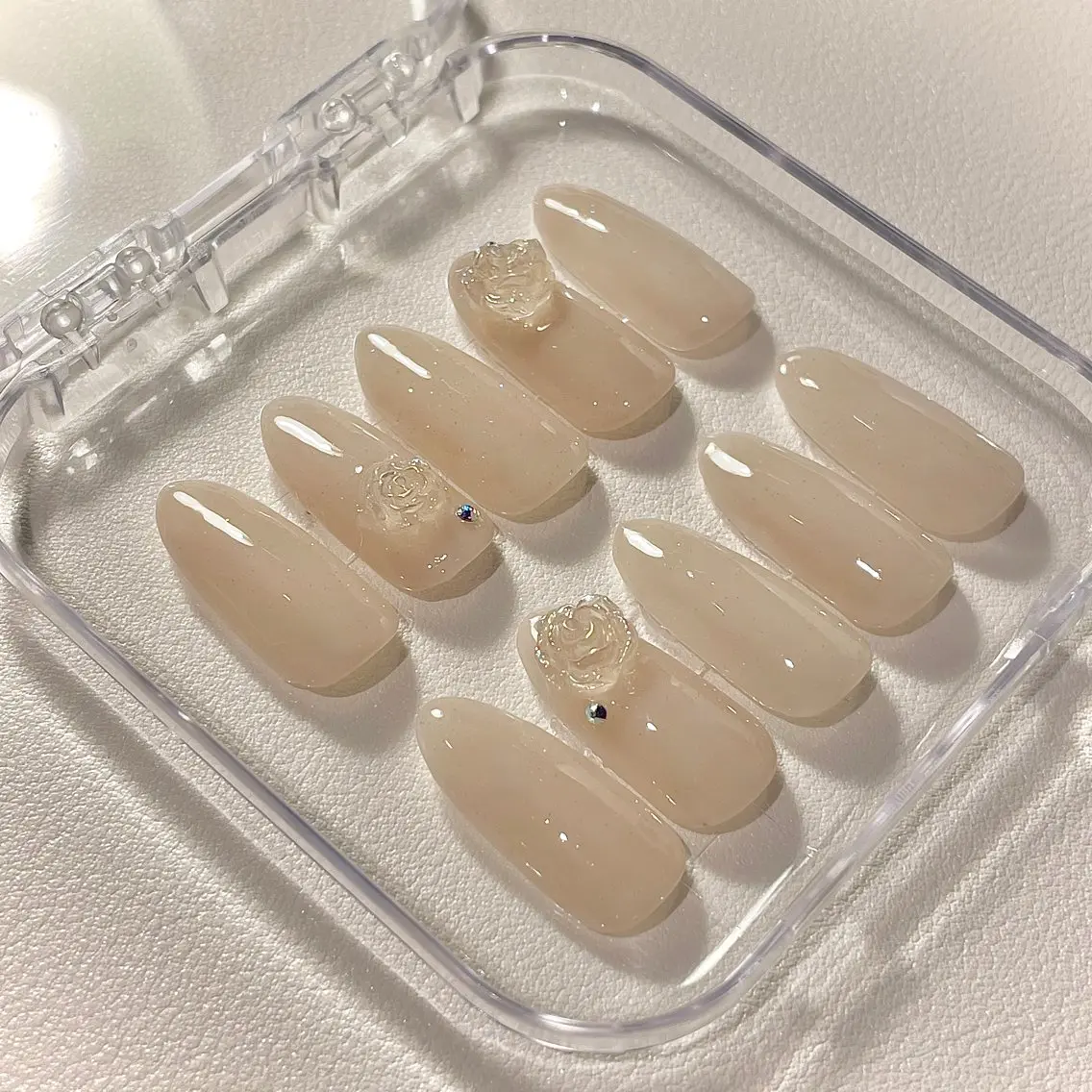 ネイル ハンドネイル PRIVÉ 白金🫧 ツヤ感ちゅるんネイルのネイルデザイン
