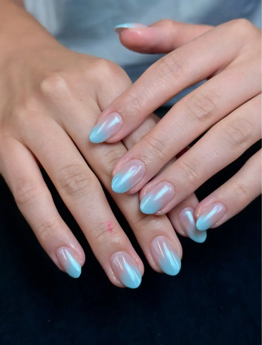 ネイル ブルー ジェルネイル グラデーション 韓国ネイル シンプルネイル Iconic Nailのネイルデザイン