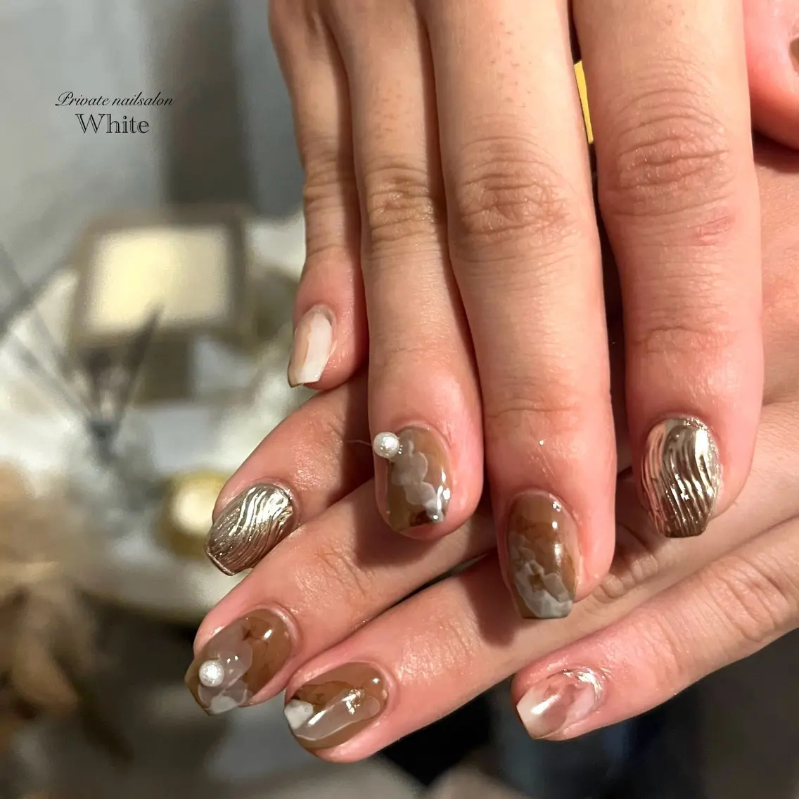 ネイル ブラウン キラキラネイル ミラーネイル ニュアンスネイル 夏ネイル ハンドネイル SAKASHITA KEIのネイルデザイン
