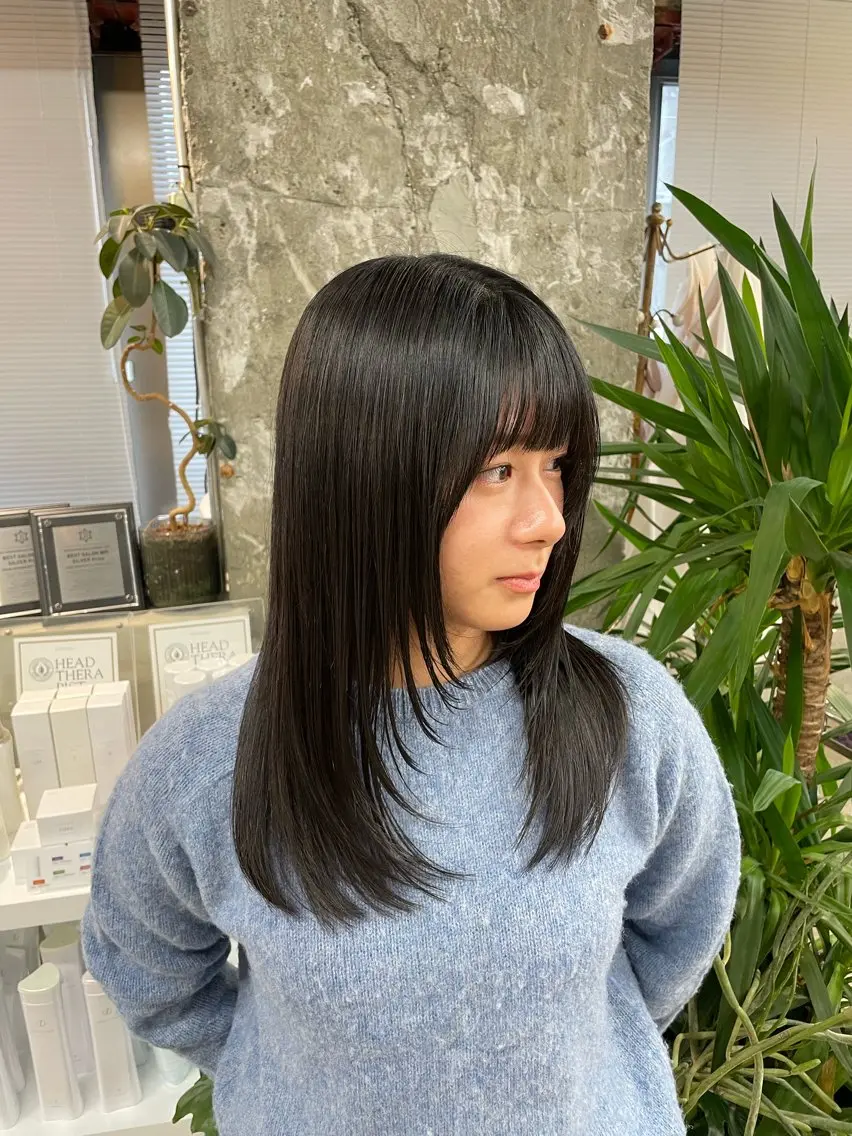 セミロング カット アライ レンカのヘアスタイル
