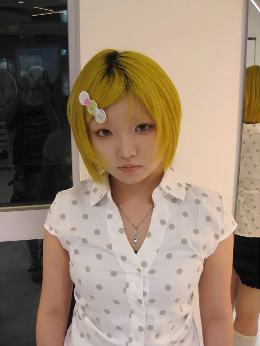 ショート カラー ヘアカラー MONA kureaのヘアスタイル
