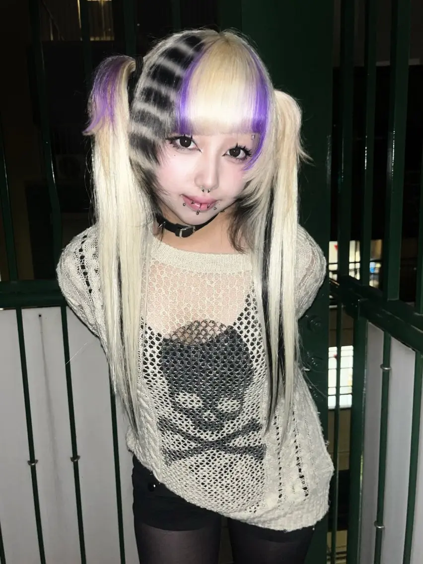 ロング ヘアカラー エクステ 🖤チカ/ハイトーン /デザインカラー🖤のヘアスタイル
