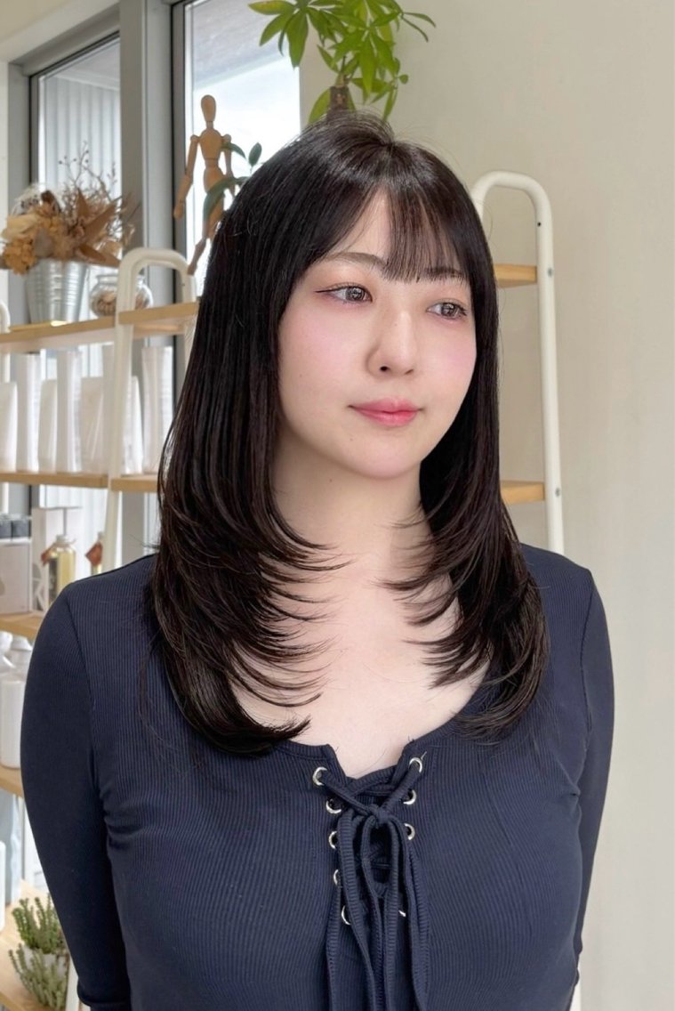 セミロング レイヤーカット カット トリートメント 根岸 麻菜のマツエク・マツパデザイン