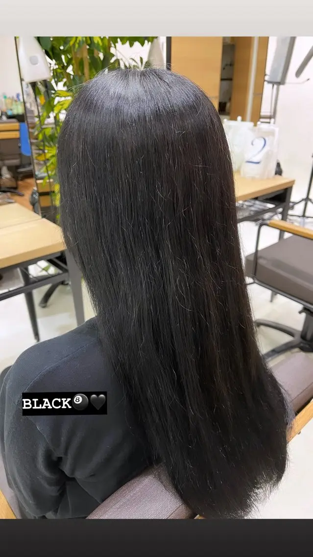 ロング カラー 黒髪 ネイビーカラー ヤマナカ アイリのヘアスタイル