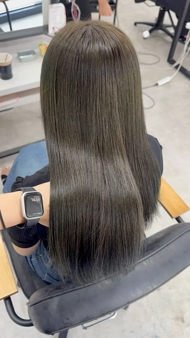 ロング カラー アッシュ アッシュブラウン ベージュカラー 黒髪 ブリーチ カット ヘアカラー トリートメント 赤み無し柔らかカラー 【梅田】madokaのヘアスタイル